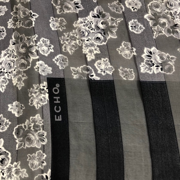 Echo Scarf - Picture 7 of 8